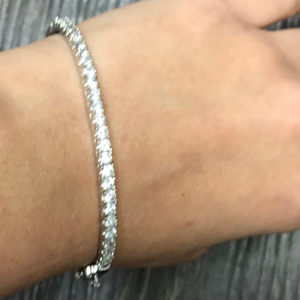 Diamond hinge lock bracelet